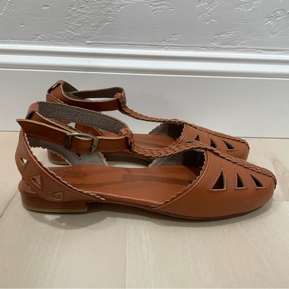 NWOT ELF Made By Hand Bounty T-strap Leather Sandals Vintage Camel Tan Women 11 - Picture 5 of 14